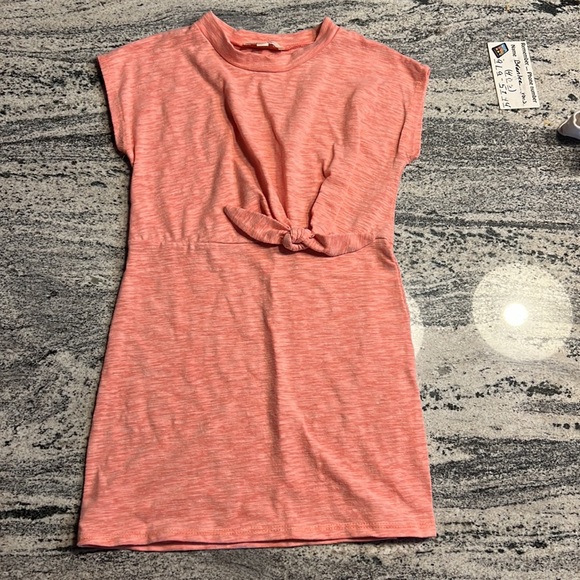 Two summer dresses size 5 in excellent like new condition. Salmon pink color - Picture 5 of 7